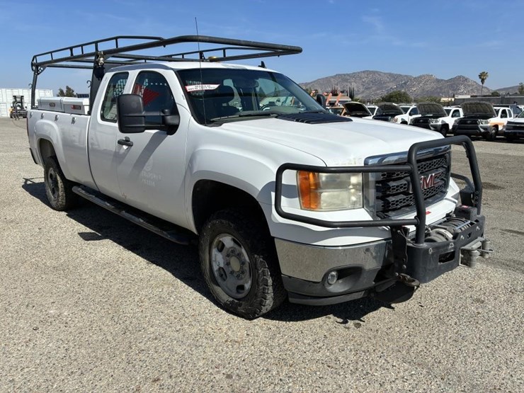 2012-gmc-sierra-2500-image-2