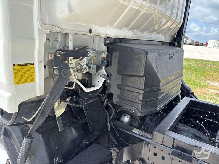 2024-isuzu-nrr-image-8