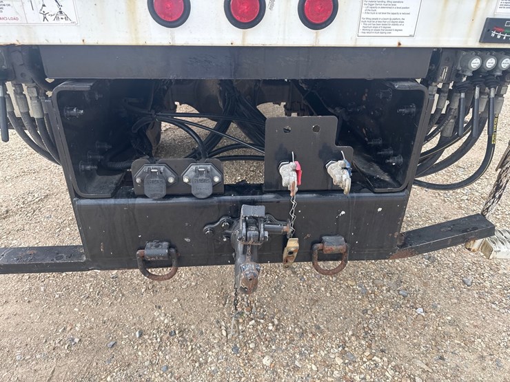 2020-freightliner-m2-106-image-38