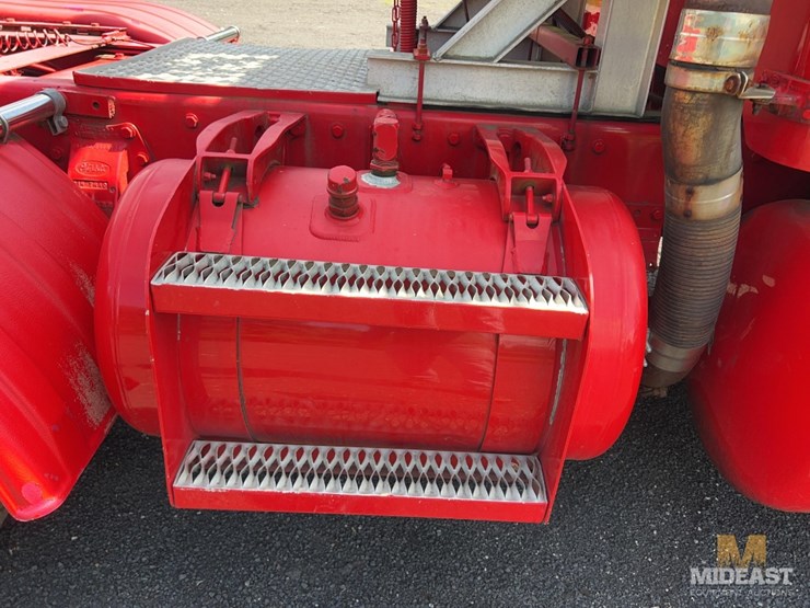 2016-caterpillar-242d-image-28
