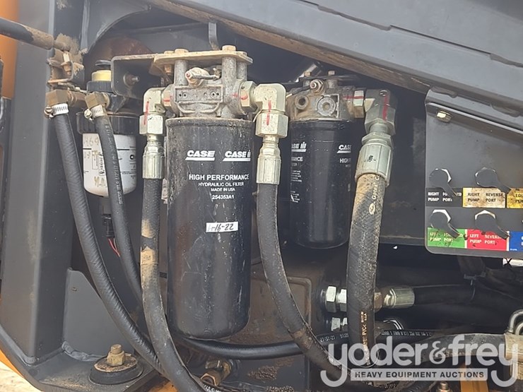 2017-case-650l-image-33