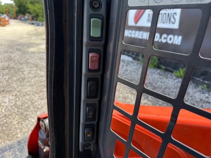 2016-kubota-ssv75-image-23