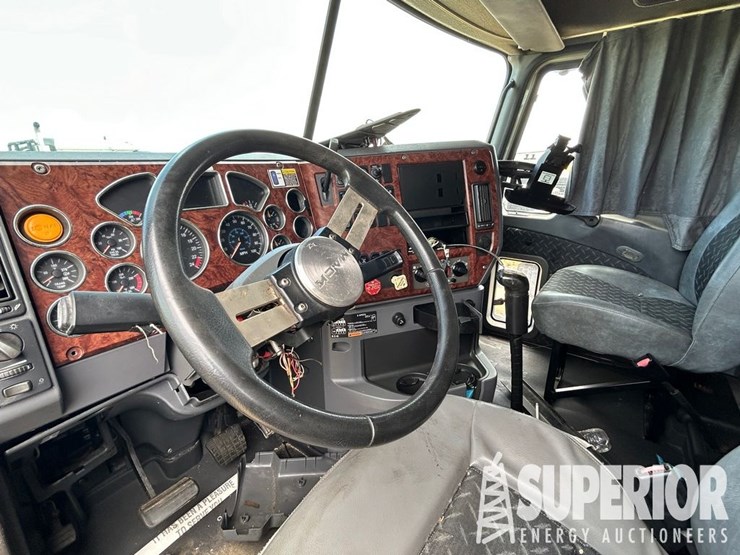 (x)-(9-31)-2009-mack-mp7-t/a-wet-kit-truck-tractor...-image-9