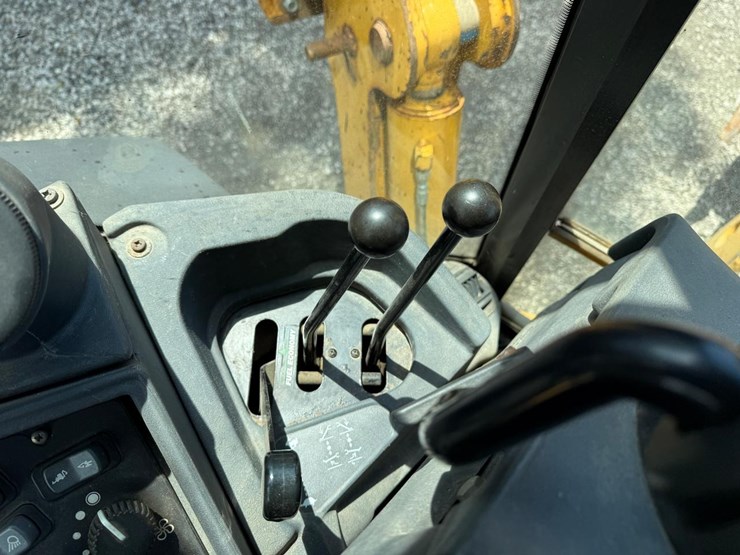 deere-410g-image-28