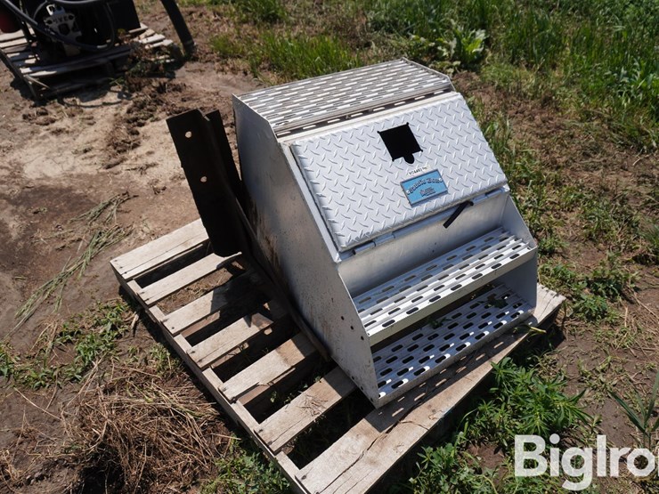 aluminum-saddle-box-image-3