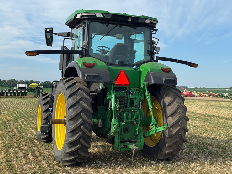 2023-john-deere-7r-210-image-5