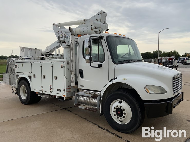 2010-freightliner-m2-106-image-3