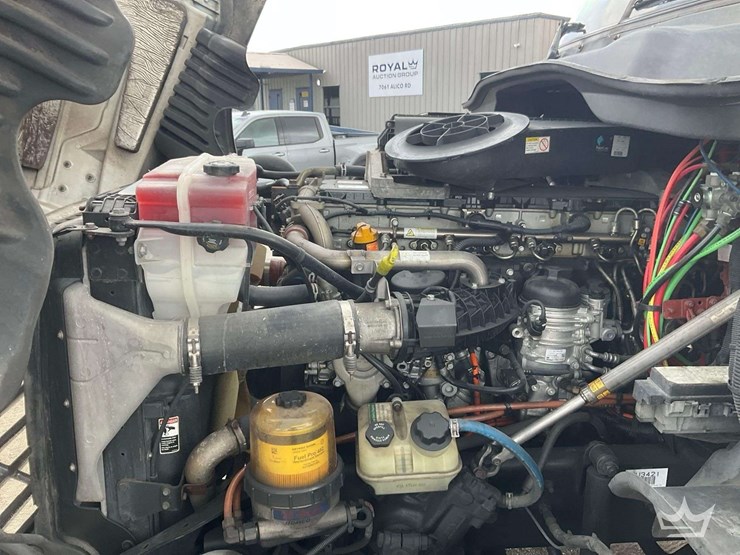 2017-freightliner-cascadia-125-image-10