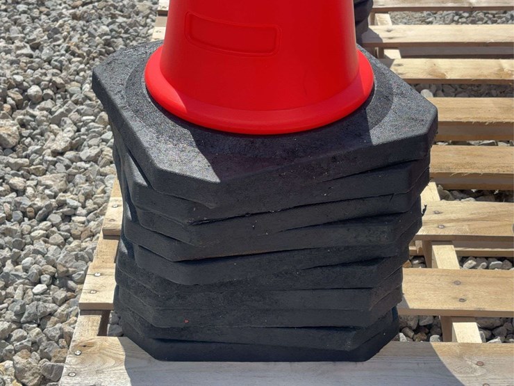 traffic-cones-with-heavy-duty-bases-image-3