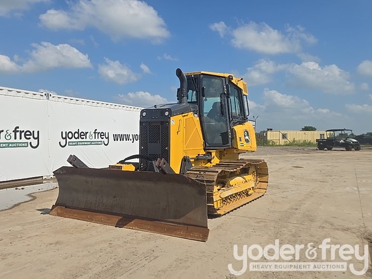 2023-deere-650k-lgp-image-1