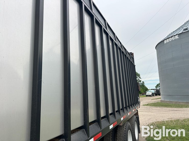 2013-meyer-9140t-boss-rt-t/a-live-bottom-forage-trailer-image-11