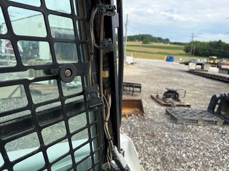 2017-bobcat-t770-image-25