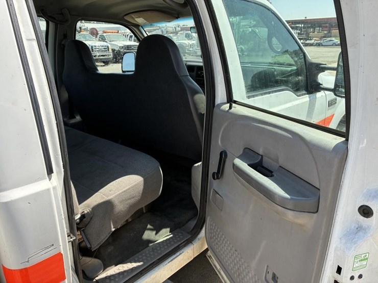 2001-ford-f350-image-18