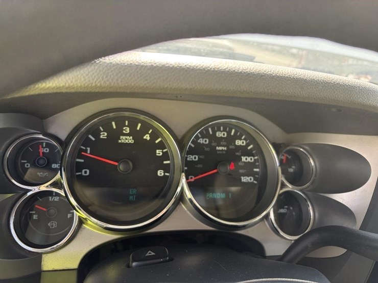 2011-chevrolet-2500hd-image-11