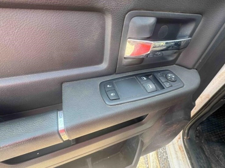 2010-dodge-ram-3500-image-23
