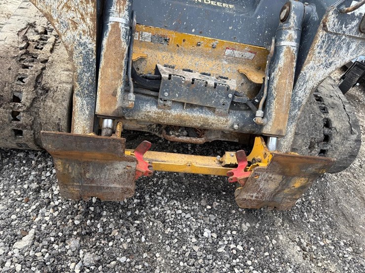 2017-deere-333g-image-12