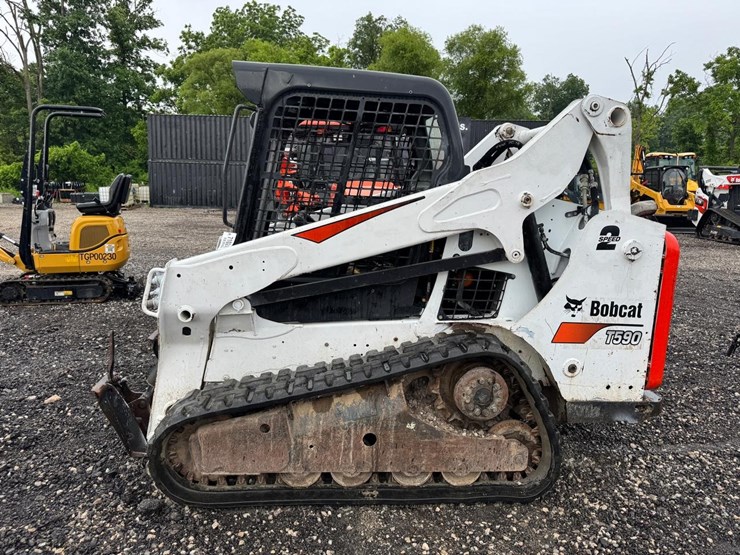 2015-bobcat-t590-image-2