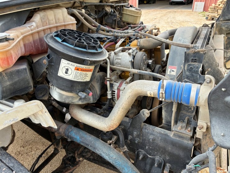2006-freightliner-m2-106-image-18