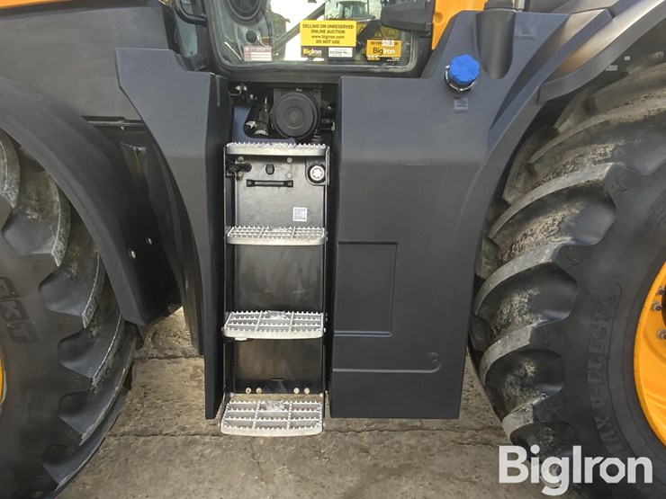 2022-jcb-8330-fastrac-4wd-tractor-image-12