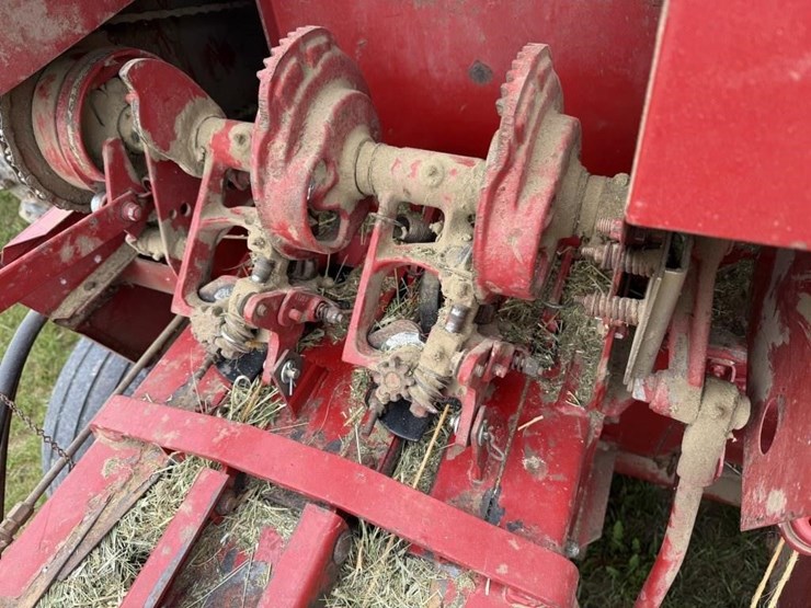 new-holland-311-image-5