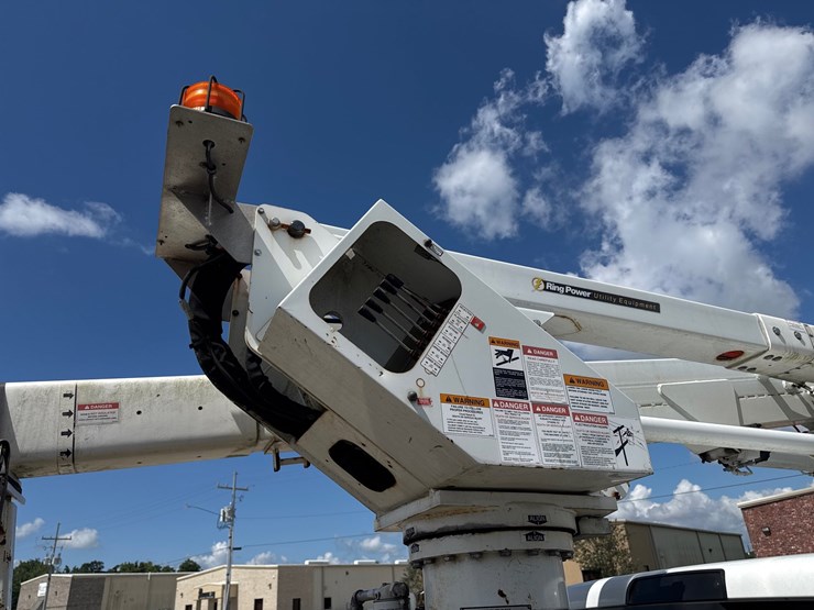 #3616-•-2018-ram-5500-4x4-40ft-bucket-truck-image-30