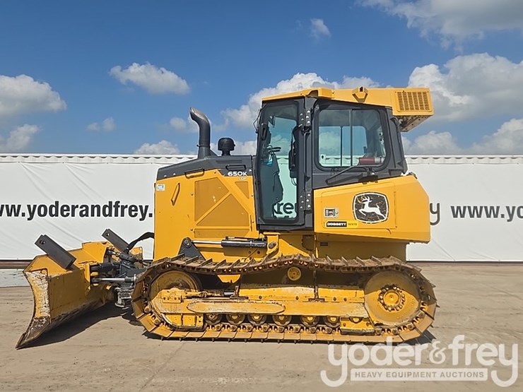 2023-deere-650k-lgp-image-2