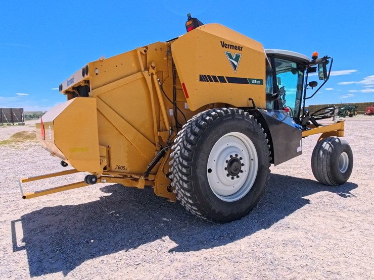 #1027-•-2020-vermeer-zr5-self-propelled-baler-image-6