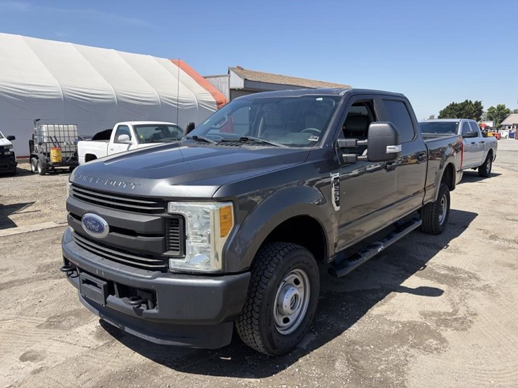 2017-ford-f250-xl-image-1