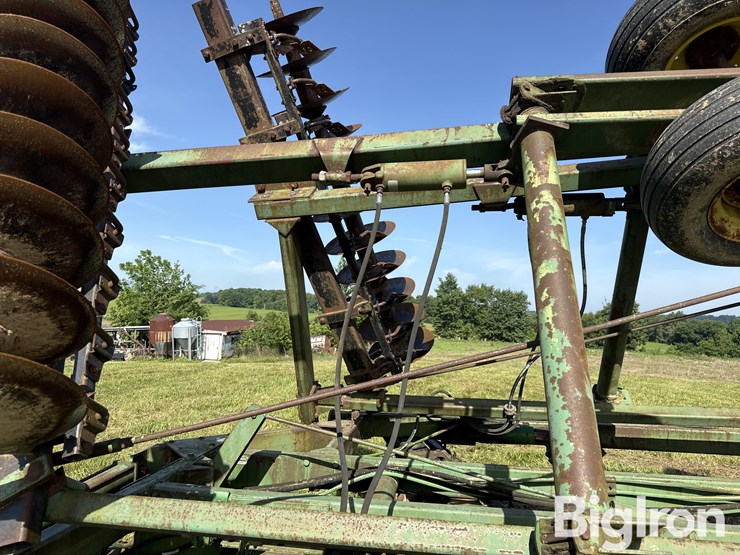 john-deere-230-image-17