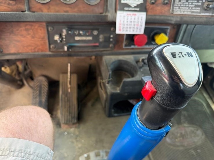 1999-kenworth-t600-image-19