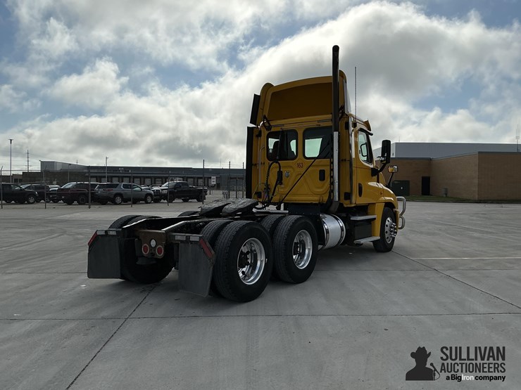 2017-freightliner-cascadia-125-image-5