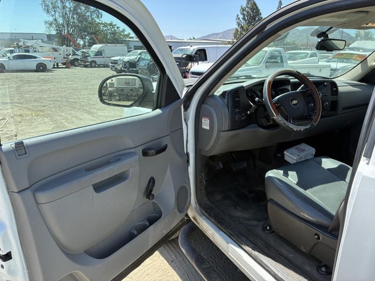 2011-chevrolet-silverado-2500-image-15