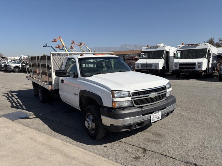 2007-chevrolet-silverado-3500-image-2