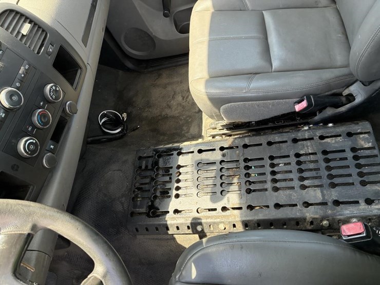 2011-chevrolet-silverado-2500-image-19