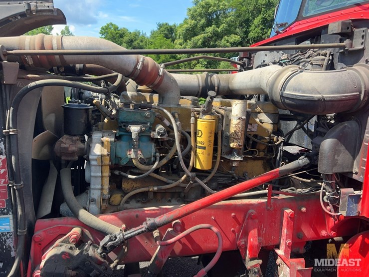 2016-caterpillar-242d-image-23