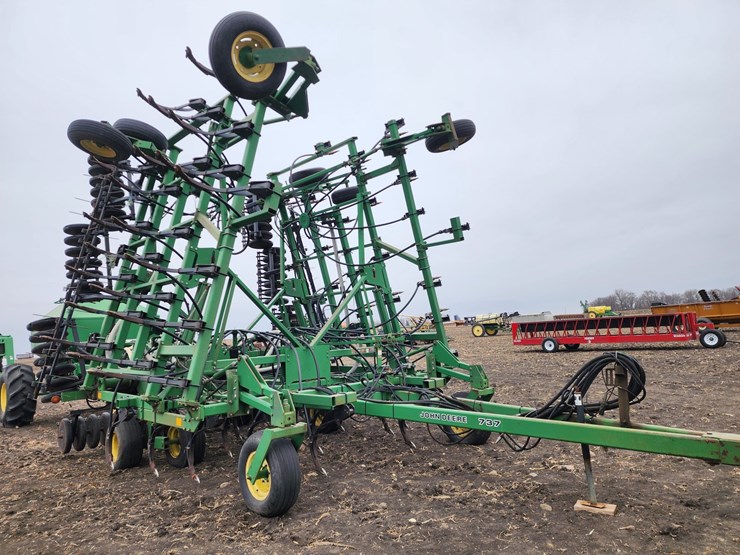 john-deere-737-image-13