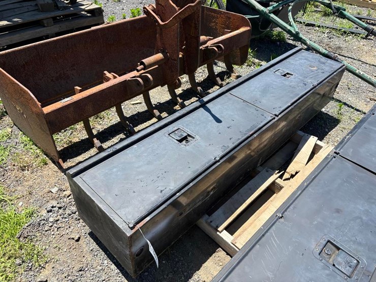 truck-bed-tool-box-image-1