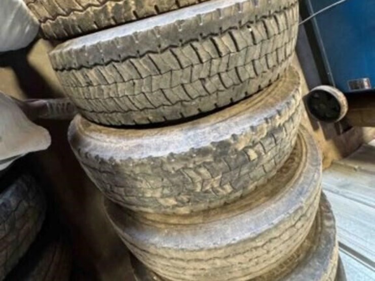 8--225/70r-19.5-used-tires,-rangr-g-image-3