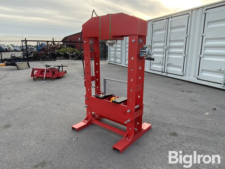 2026-massey-ferguson-730-image-5