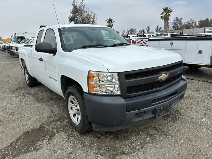 2011-chevrolet-1500-image-2