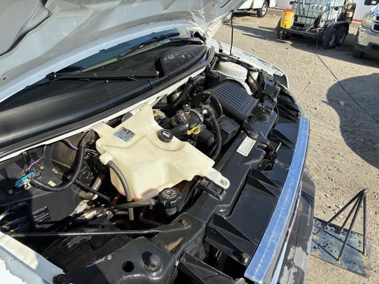 2003-gmc-3500-image-8