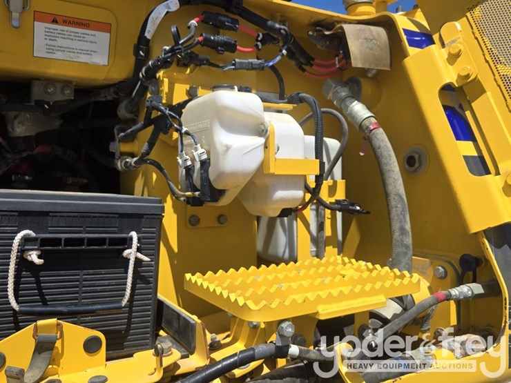 2021-komatsu-d61px-24-image-26