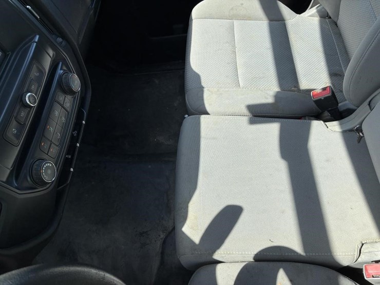2018-chevrolet-silverado-1500-image-17