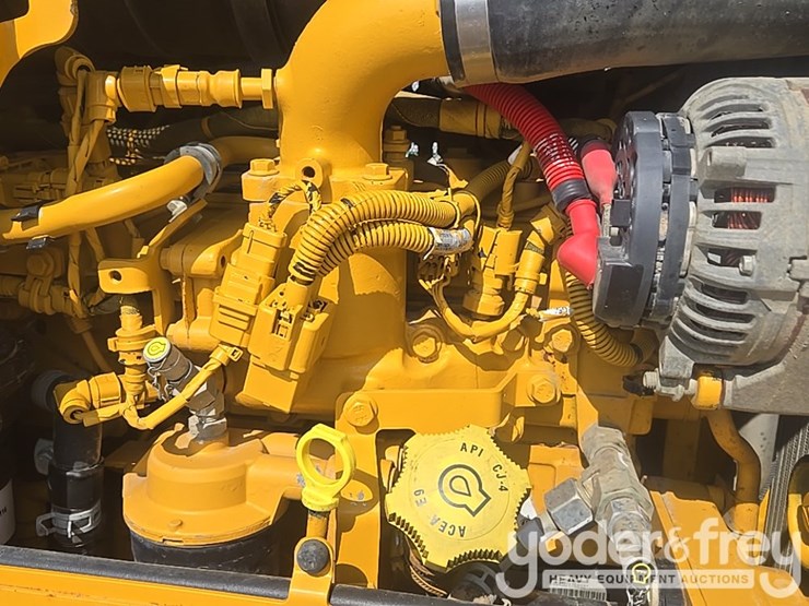 2023-deere-650k-lgp-image-46