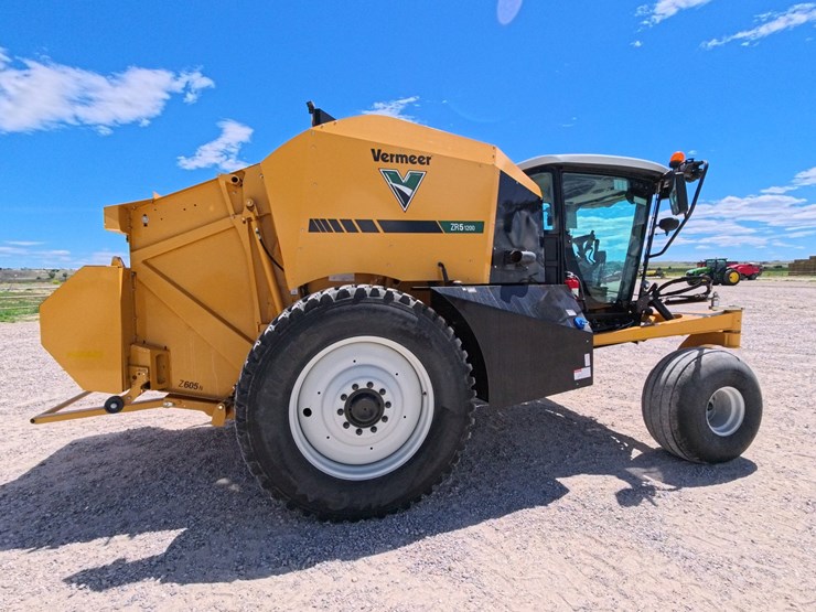 #1027-•-2020-vermeer-zr5-self-propelled-baler-image-74