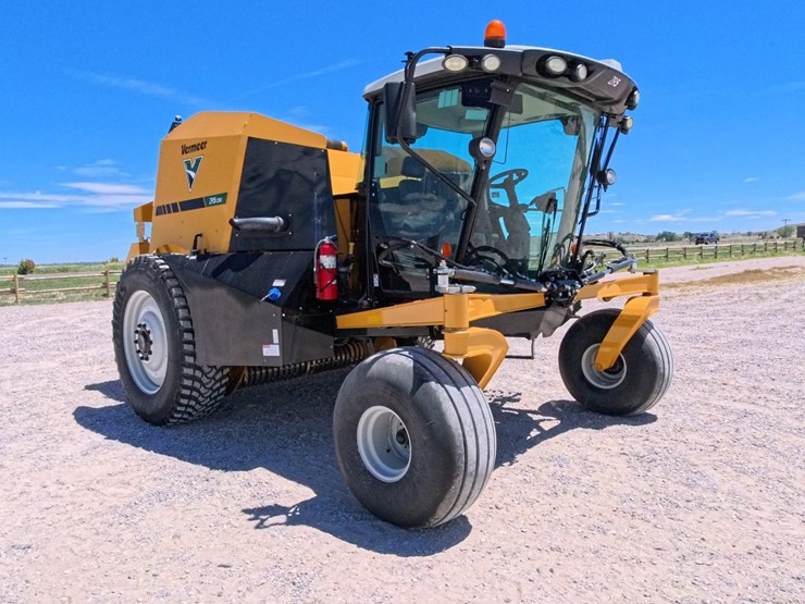 #1027-•-2020-vermeer-zr5-self-propelled-baler-image-7