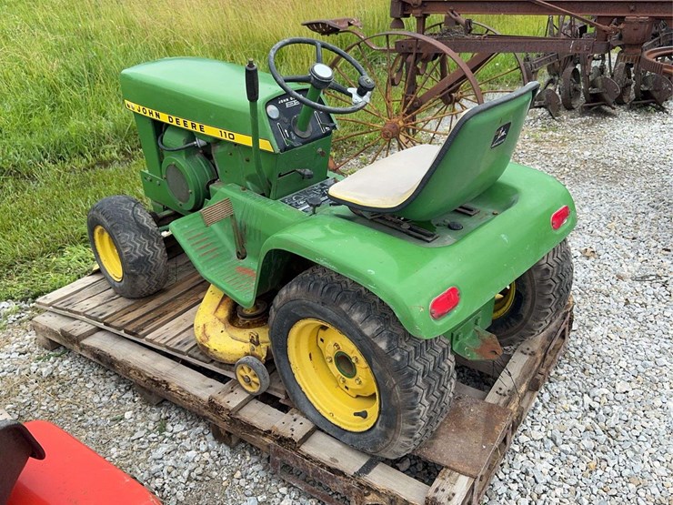 john-deere-110-image-3