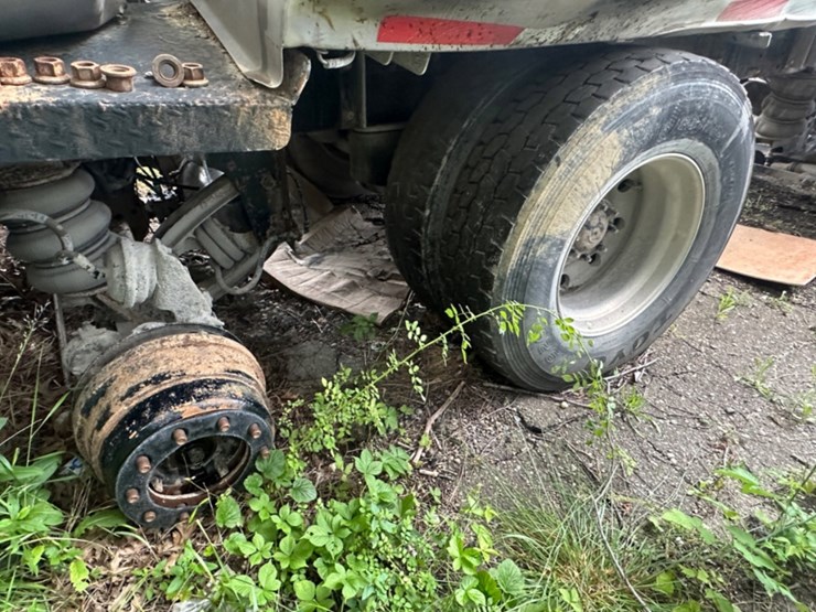 2019-peterbilt-567-image-6