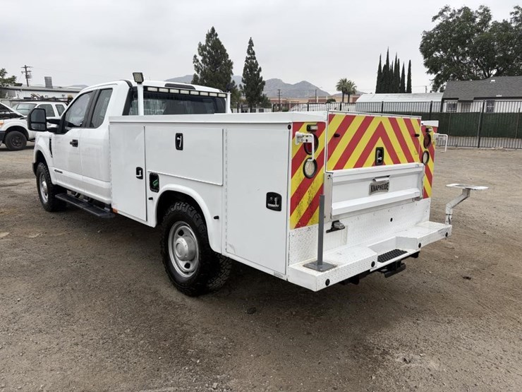 2017-ford-f350-xl-image-4