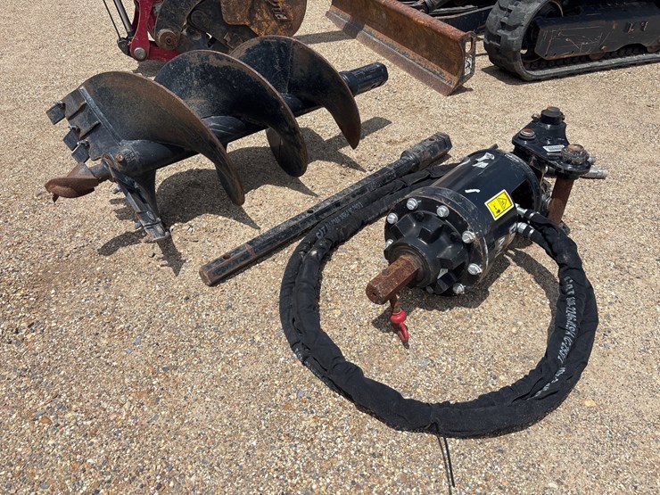 #3611-•-caterpillar-a41-hydraulic-auger-attachment-image-2